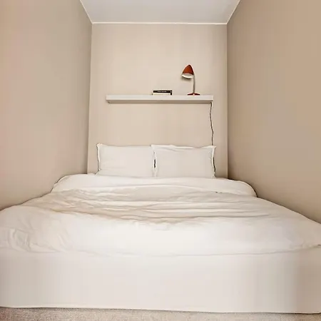 公寓 Dinbnb I Oasis, Workspace & Elevator!
