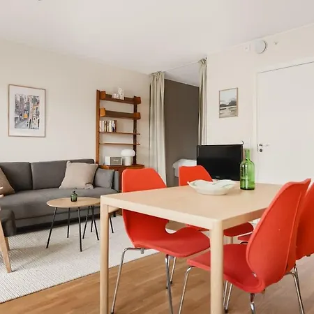 Dinbnb I Oasis, Workspace & Elevator!